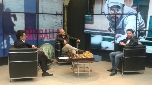 “Pseudo”: thriller entre ideología y negocios