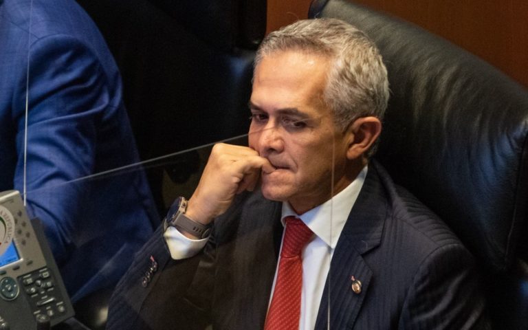 Dan prisión preventiva a exfuncionario de Mancera por no aportar pruebas sobre desvío millonario