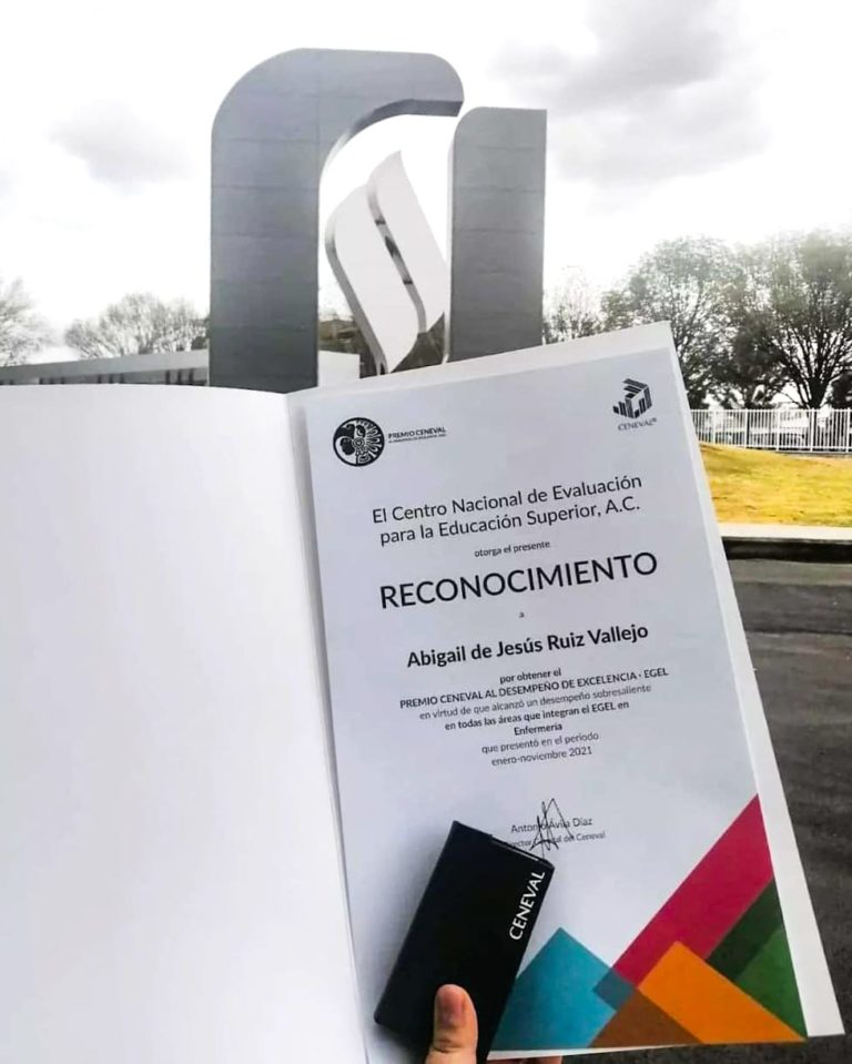 Egresados de la UAA reciben Premio Ceneval al Desempeño de Excelencia-EGEL