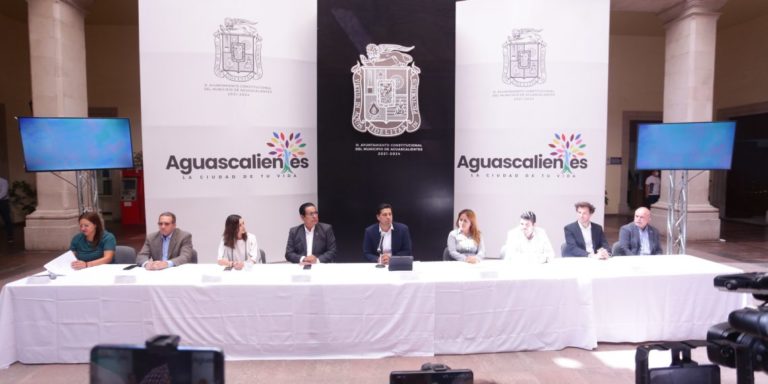 Un millón de pesos para apoyar a universitarios con becas de titulación en Aguascalientes