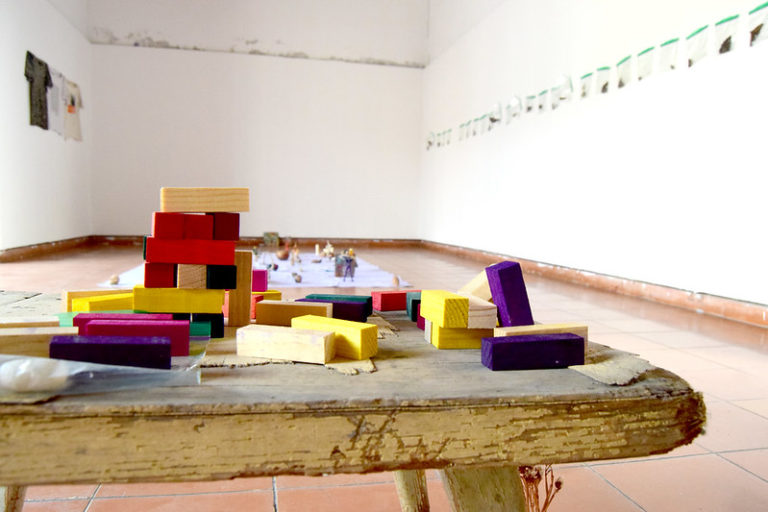 La fragilidad de uno mismo una galería que se exhibe en Aguascalientes