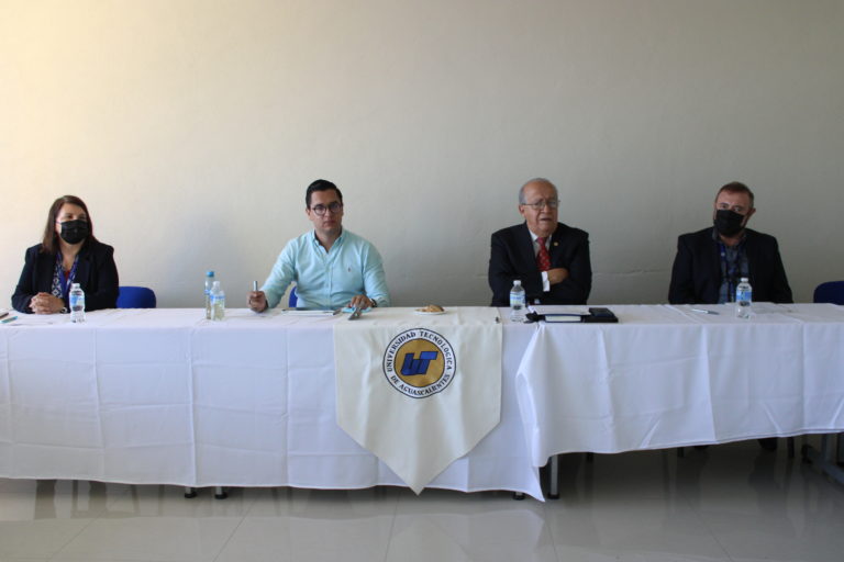 Empresarios y académicos evalúan pertinencia de TSU en Logística de la UTA