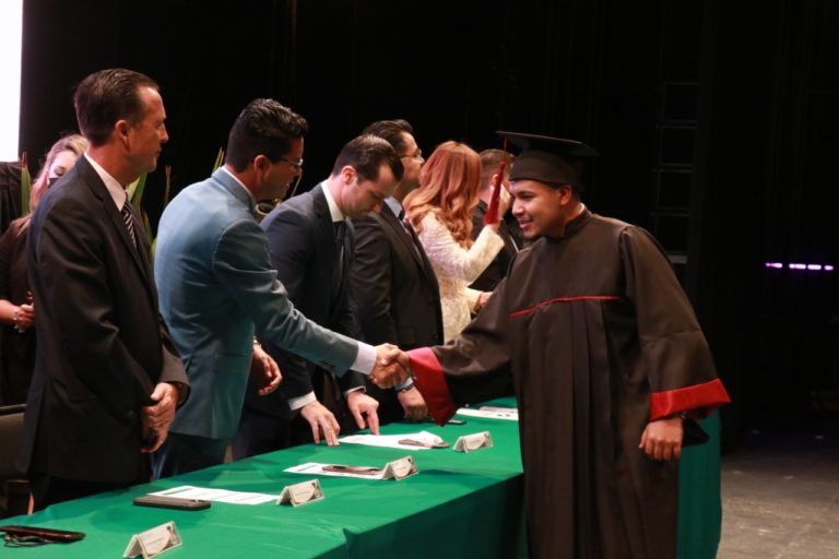 Más de 400 estudiantes de Conalep se graduaron de carreras de la tecnología y procesos industriales