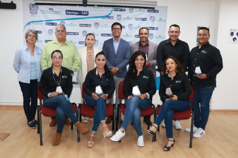 Reconoce IEA a personal educativo por fortalecer el pensamiento matemático en estudiantes