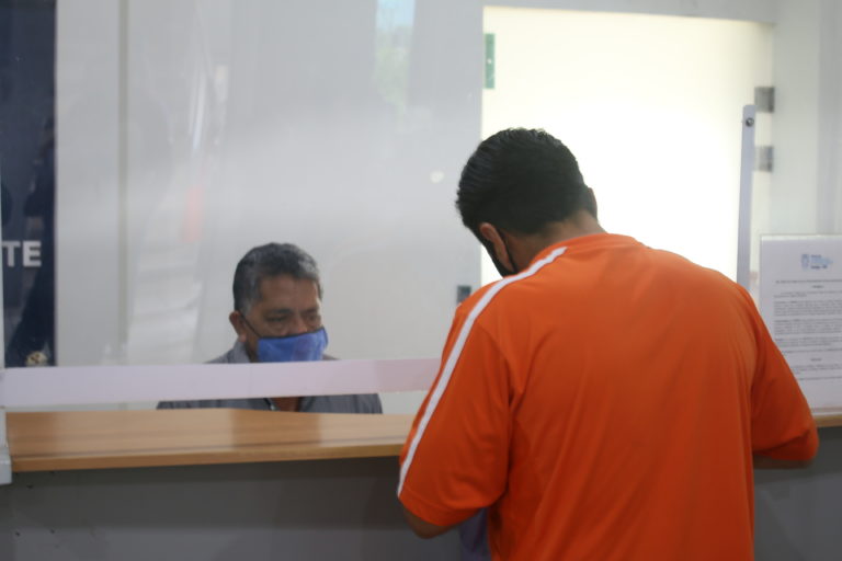 Ofrecen descuentos por recargos en verificación vehicular