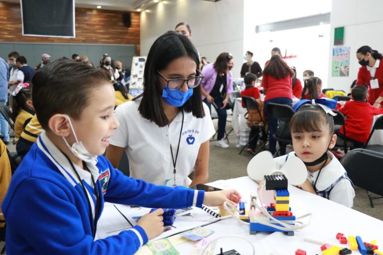 Participan más de 600 estudiantes en la Primera Muestra Estatal de Robótica Educativa