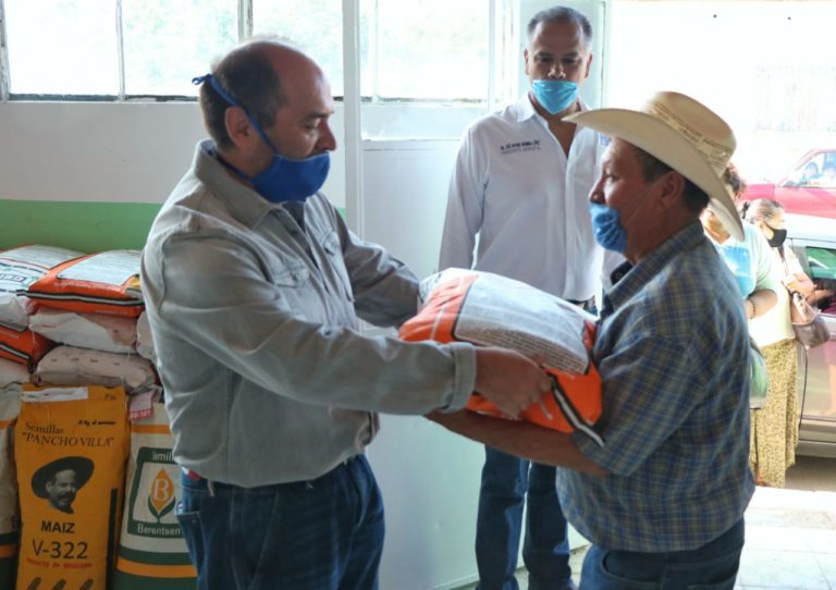 Entregan semilla de maíz a productores de Jesús María