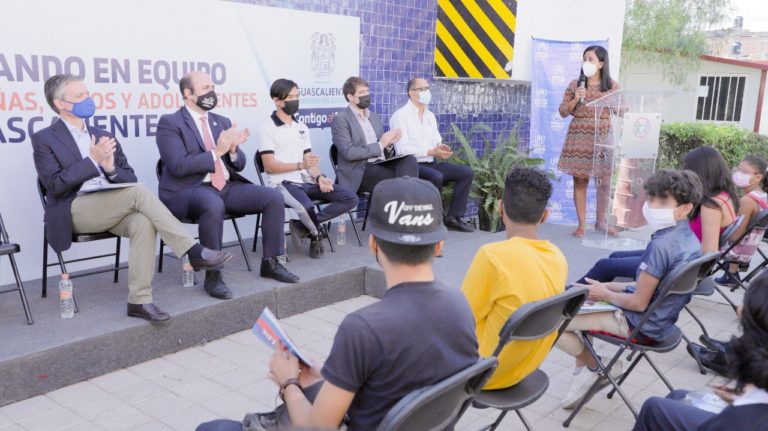 Dona Acnur casi 500 mil pesos en equipos de cómputo a Sipinna en beneficio de 130 alumnos 