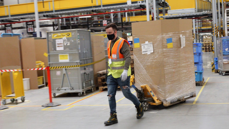 Las terribles condiciones laborales de Amazon llegan a León, México