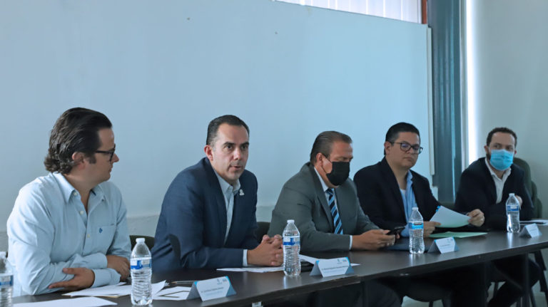 Entrega Sedec las primeras acreditaciones del padrón de agentes inmobiliarios