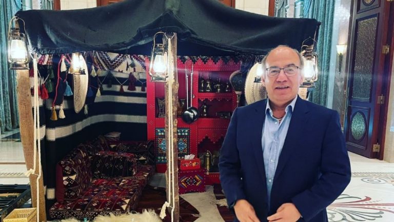 Desde Riad, Calderón llama a votar “para que se vaya la ineptitud y la mentira”