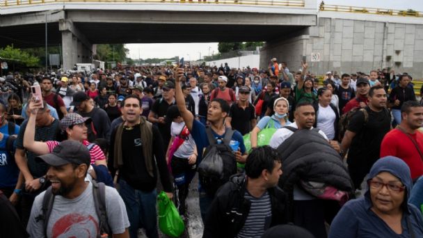 Caravana de migrantes sale de Tapachula en busca del “sueño americano”