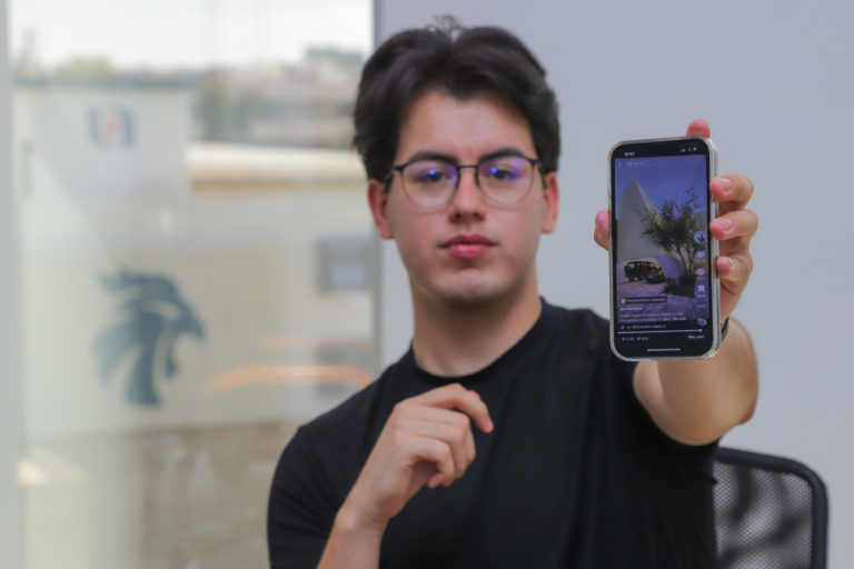 Estudiante de la UAA impulsa internacionalmente su proyecto de arquitectura a través de redes sociales