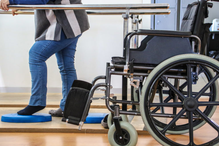 Reanuda operaciones la clínica de rehabilitación física de la UAA