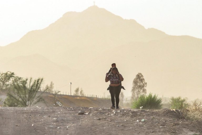 En la frontera se ha hecho negocio con la desesperación de los migrantes 