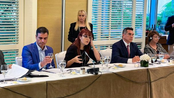 En Suiza, “Alito” Moreno denuncia los “ataques contra las libertades” en México