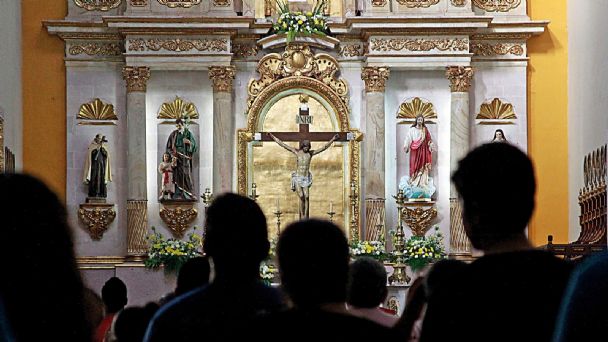 La Iglesia da un paso al frente para proponer un plan de paz