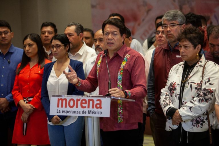 Irregularidades, acarreos, compra de votos y violencia empañan el proceso interno de Morena