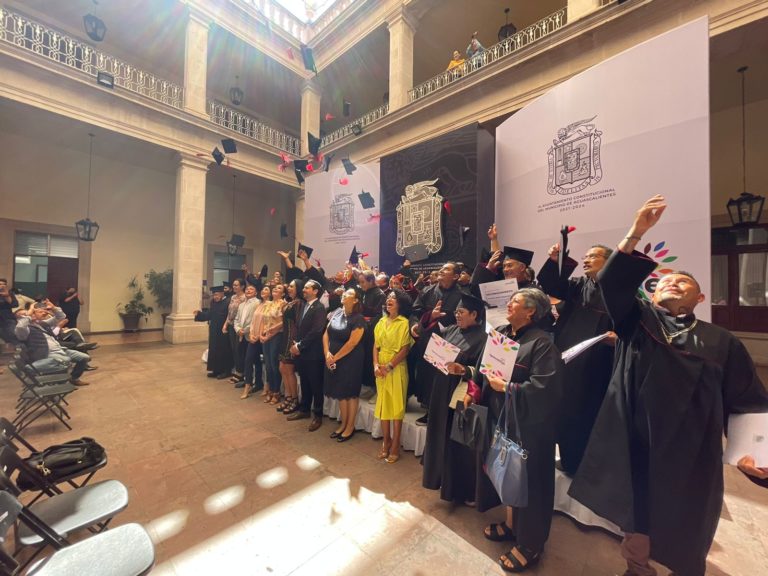 Entrega INEPJA certificados de estudio a servidores públicos y personas de la sociedad civil