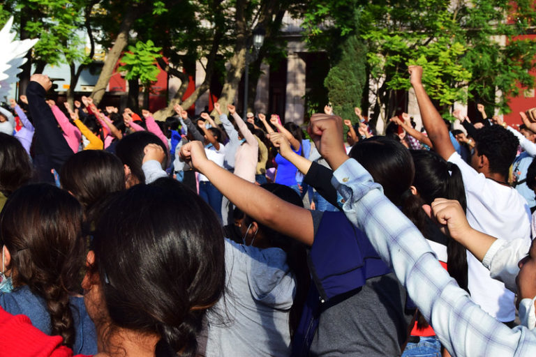 Autoritaria e inconstitucional, iniciativa para regular las manifestaciones