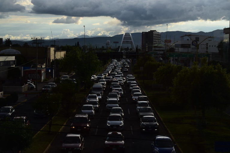 Piden comprensión a la ciudadanía por arreglo de puente frente a la México