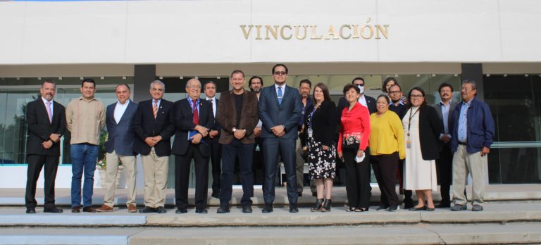 UTA da seguimiento a la inserción profesional de egresados de acuerdo a las necesidades de la industria