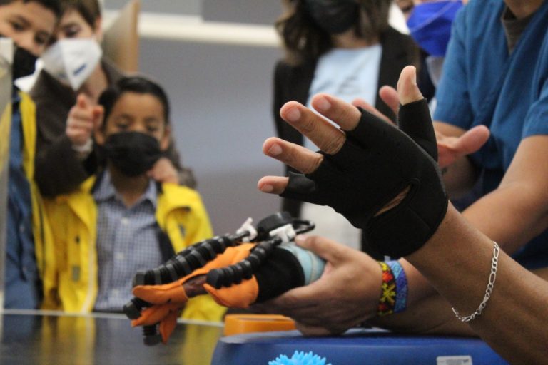 Pacientes del centro de rehabilitación del DIF contarán con nuevo equipo especializado e innovador