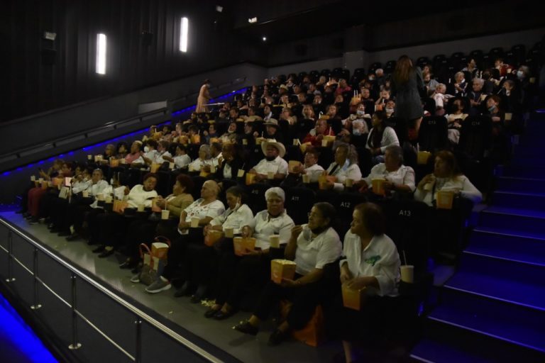 Promover entre la población de adultos mayores el arte y la cultura ha sido una estrategia de inclusión