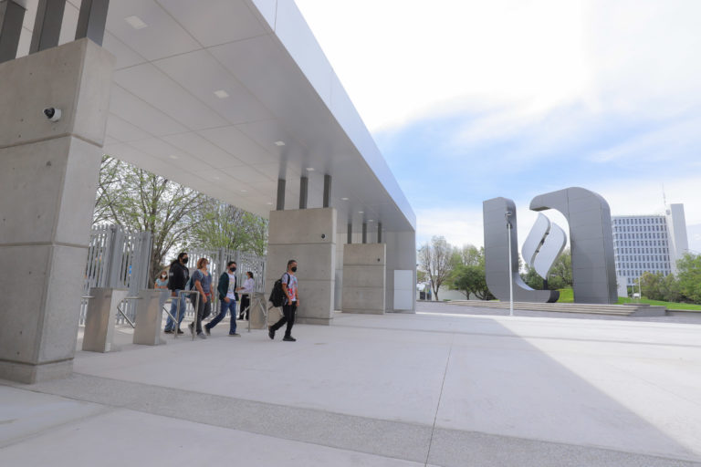 UAA remodela su acceso principal