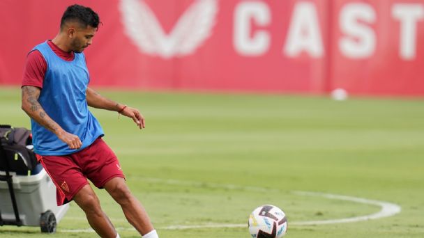 “Tecatito” Corona sufre rotura del peroné y se perdería el Mundial de Qatar 2022