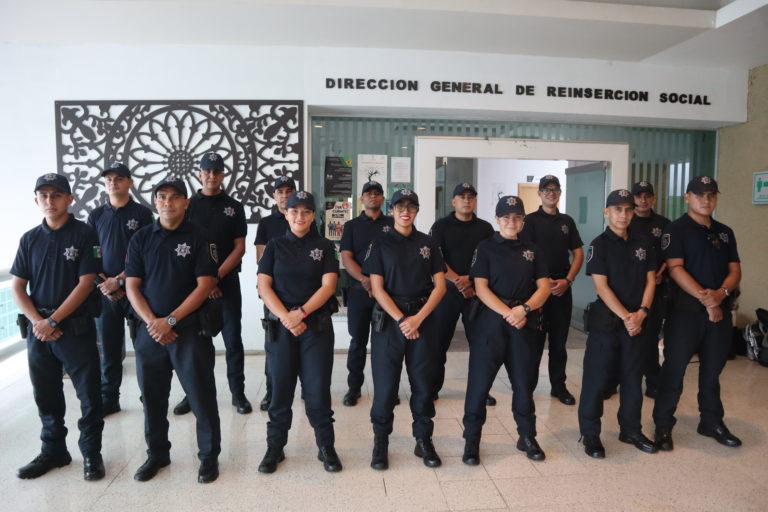 Reciben custodios penitenciarios equipo y uniformes en Aguascalientes