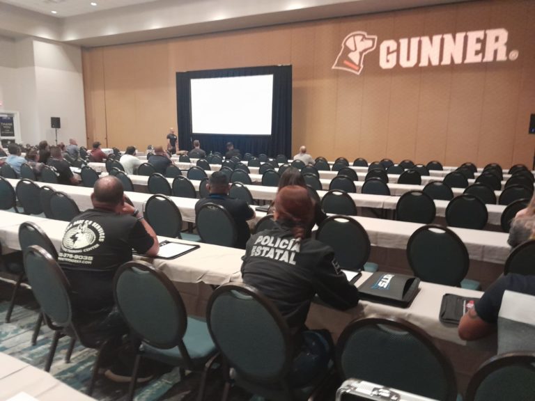 Acuden elementos del grupo K-9 de la SSPE a seminario premier en Estados Unidos