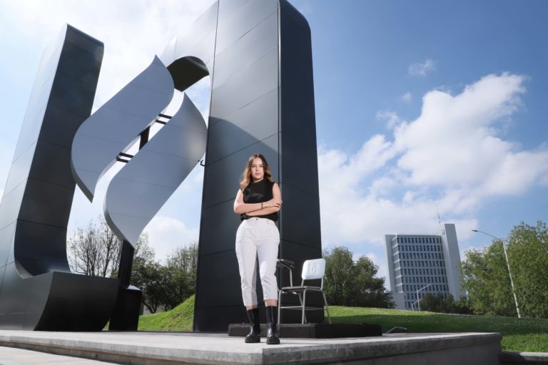Alumna de Diseño de Moda de la UAA gana beca en parís