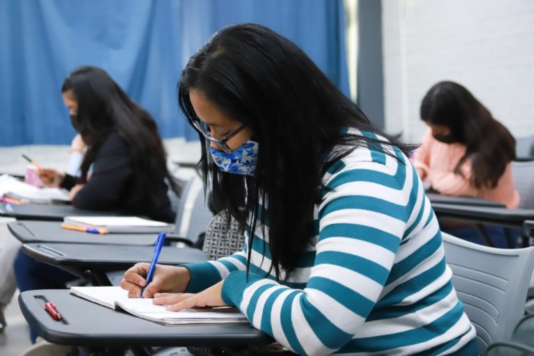 UAA reconoce el desempeño de estudiantes de excelencia