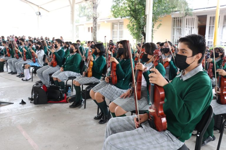 Entregan lote de instrumentos musicales a la Secundaria General no. 9 en Aguascalientes
