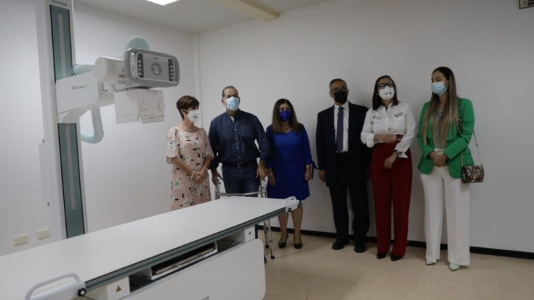 Entrega gobernador equipo de rayos X al DIF estatal en Aguascalientes