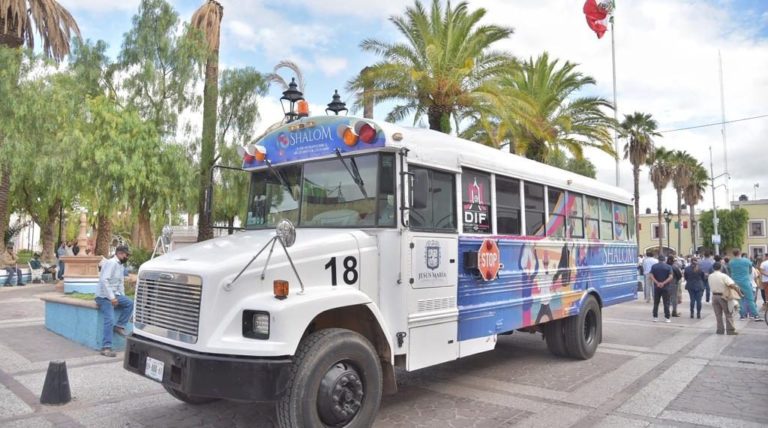 Entregan camión de transporte para adultos mayores en Jesús María