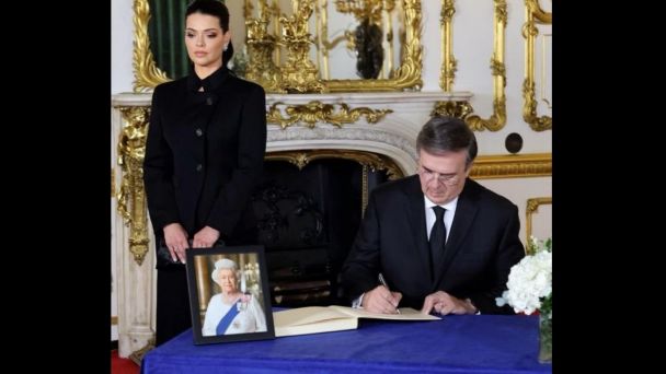 Ebrard invita al rey Carlos III a visitar México; esto le responde el monarca