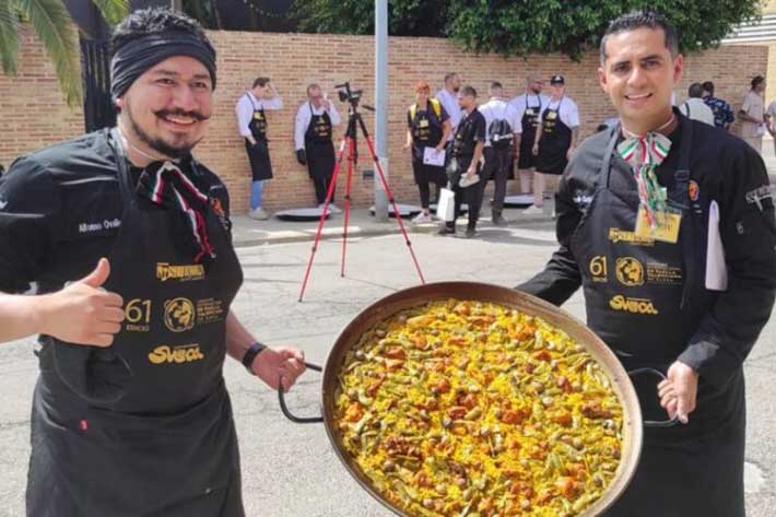 Dos mexicanos ganan concurso por la mejor paella del mundo