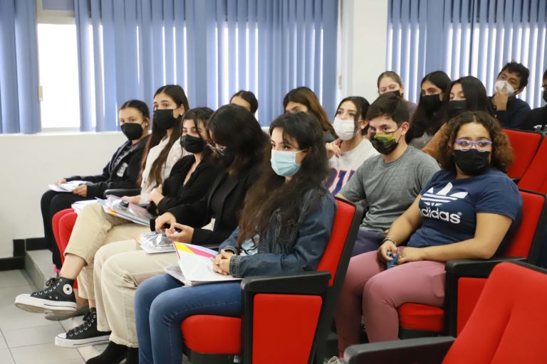 Reconocen a alumnos del bachillerato de la UAA por participación en las Olimpiadas de la Ciencia
