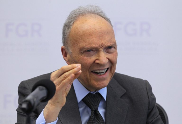 Gertz Manero piensa que puede hacer lo que quiera, sin darle cuentas a nadie