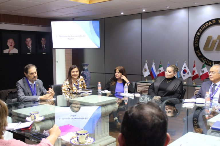 Nuevo rector de la UTA se reúne con equipo directivo de la institución