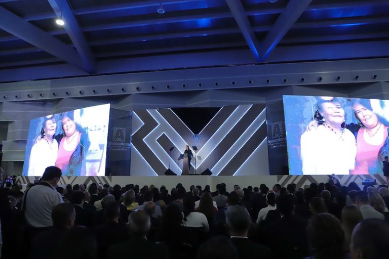 Gobernadora/ Bajo presión