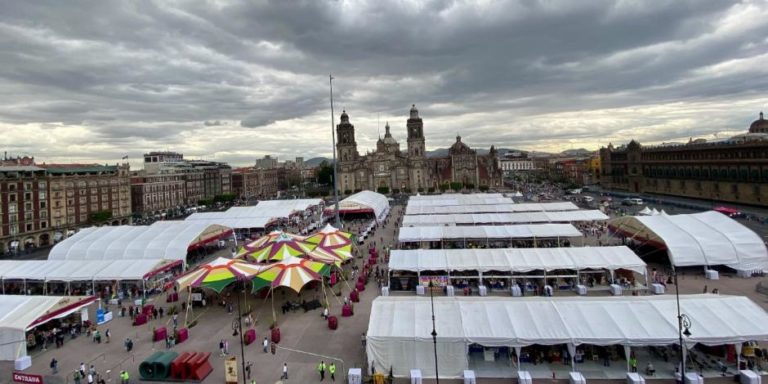 Tras la pandemia, asisten un millón 100 mil personas a la Fil del Zócalo 2022