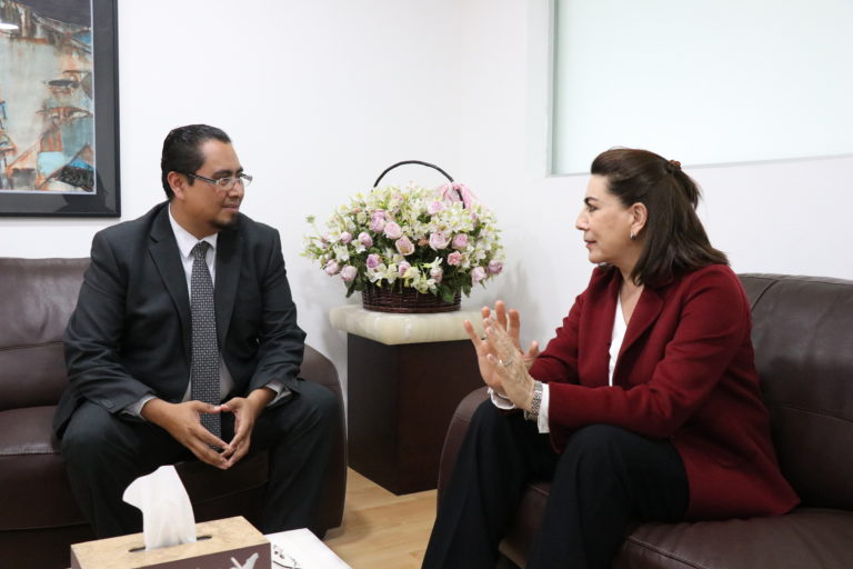 Se reúne la titular del IEA con presidente de padres de familia en Aguascalientes