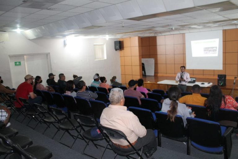 Comerciantes se capacitan en el manejo adecuado de alimentos