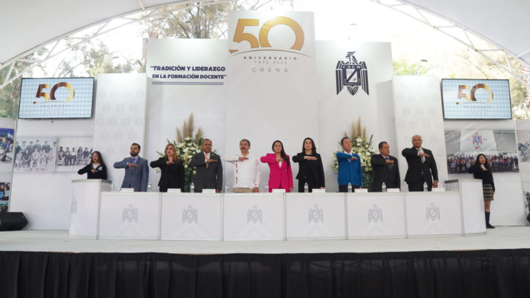 Entregan reconocimiento a maestros fundadores del Centro Regional de Educación Normal de Aguascalientes