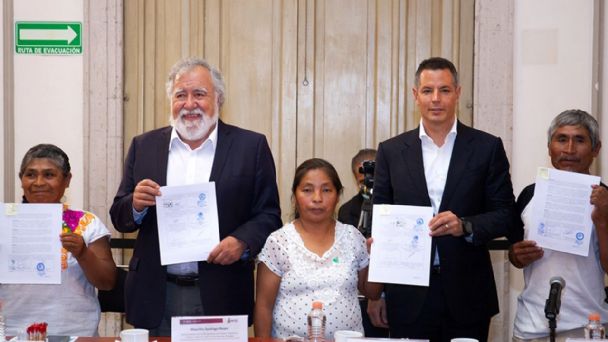 Histórica firma de acuerdo de paz entre comunidades mixtecas pone fin a 30 años de conflicto