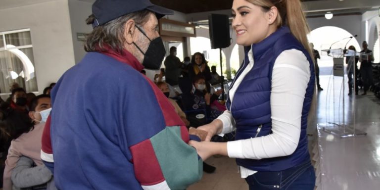 El sistema DIF estatal entrega vales para cirugías