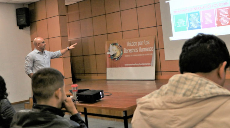 Imparten a servidores públicos el curso Dando vida a los Derechos Humanos